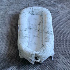 ❣️DockATot Deluxe+ in Carrara Marble❣️